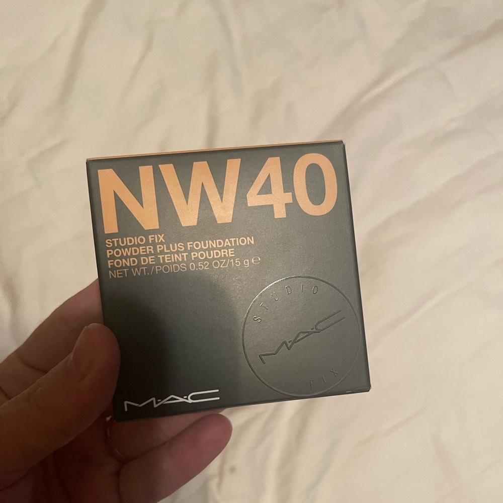 MAC NW40 studio fix powder plus foundation
